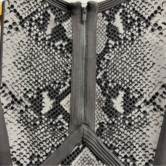 Diane Von Furstenberg Franca Bodycon Snake Print Dress - Size P - Picture 10 of 10